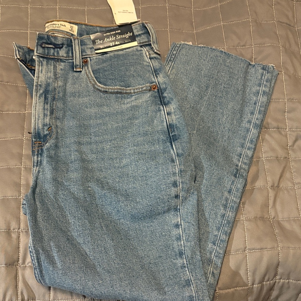 Abercrombie Ultra High Rise The Ankle Straight Blue Jeans curve NWT